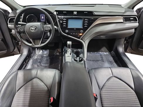 Used 2020 Toyota Camry SE image 9