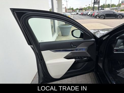 Used 2025 BMW 760i xDrive AWD/4WD image 32
