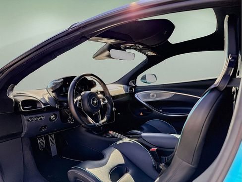Used 2025 McLaren Artura Spider RWD image 17