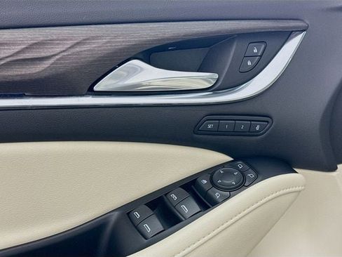 Used 2023 Buick Enclave Avenir w/ Avenir Technology Package image 21