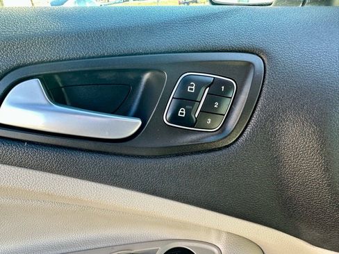 Used 2018 Ford Escape Titanium w/ Ford Safe & Smart Package image 9