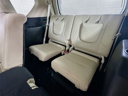 Used 2020 Lexus GX 460 Premium w/ Premium Package image 28