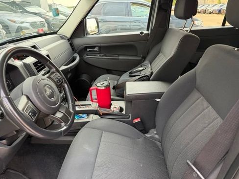Used 2011 Jeep Liberty Sport AWD/4WD image 2