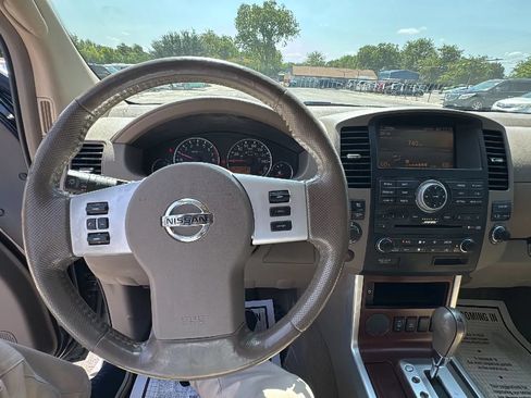 Used 2010 Nissan Pathfinder LE w/ Navigation Pkg RWD image 15