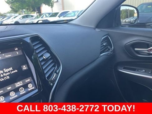 Used 2021 Jeep Cherokee Limited w/ Trailer Tow Group AWD/4WD image 29