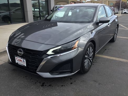 Used 2024 Nissan Altima 2.5 SV w/ SV Premium Package image 2