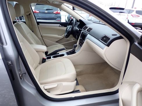 Used 2013 Volkswagen Passat 2.5 SE image 12
