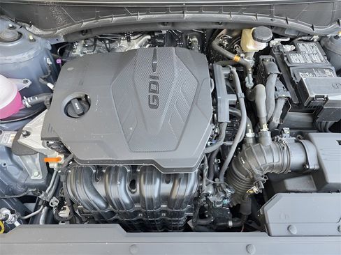 Certified 2025 Hyundai Tucson SE image 10