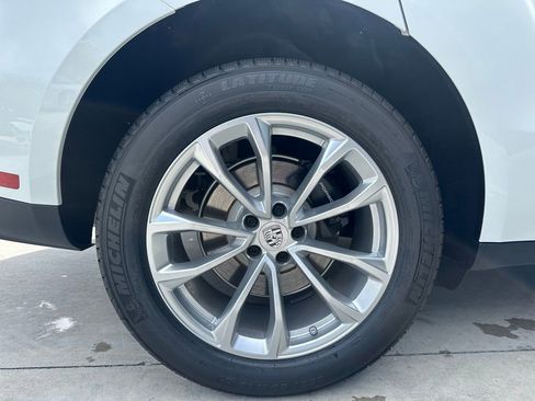 Certified 2025 Porsche Macan image 38