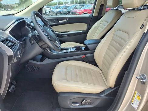 Used 2018 Ford Edge SEL w/ Equipment Group 201A FWD image 3