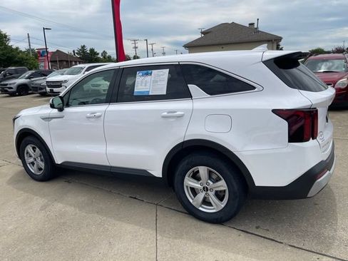 Used 2024 Kia Sorento LX FWD image 4