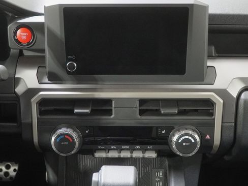 Used 2024 Toyota Tacoma TRD Sport image 28