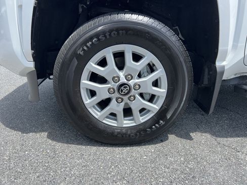 Used 2025 Toyota Tacoma SR5 AWD/4WD image 12