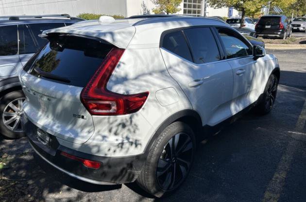 Used 2023 Volvo XC40 B5 Plus w/ Driver Assist Package AWD/4WD image 6