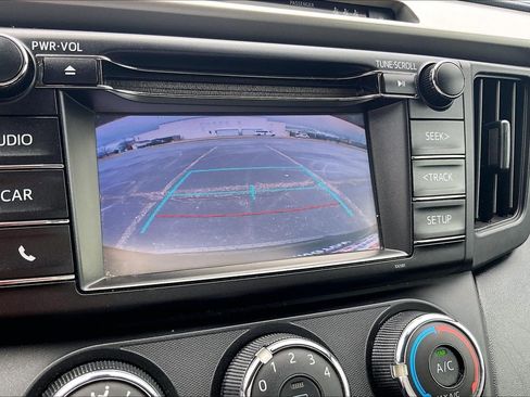 Used 2018 Toyota RAV4 LE image 24