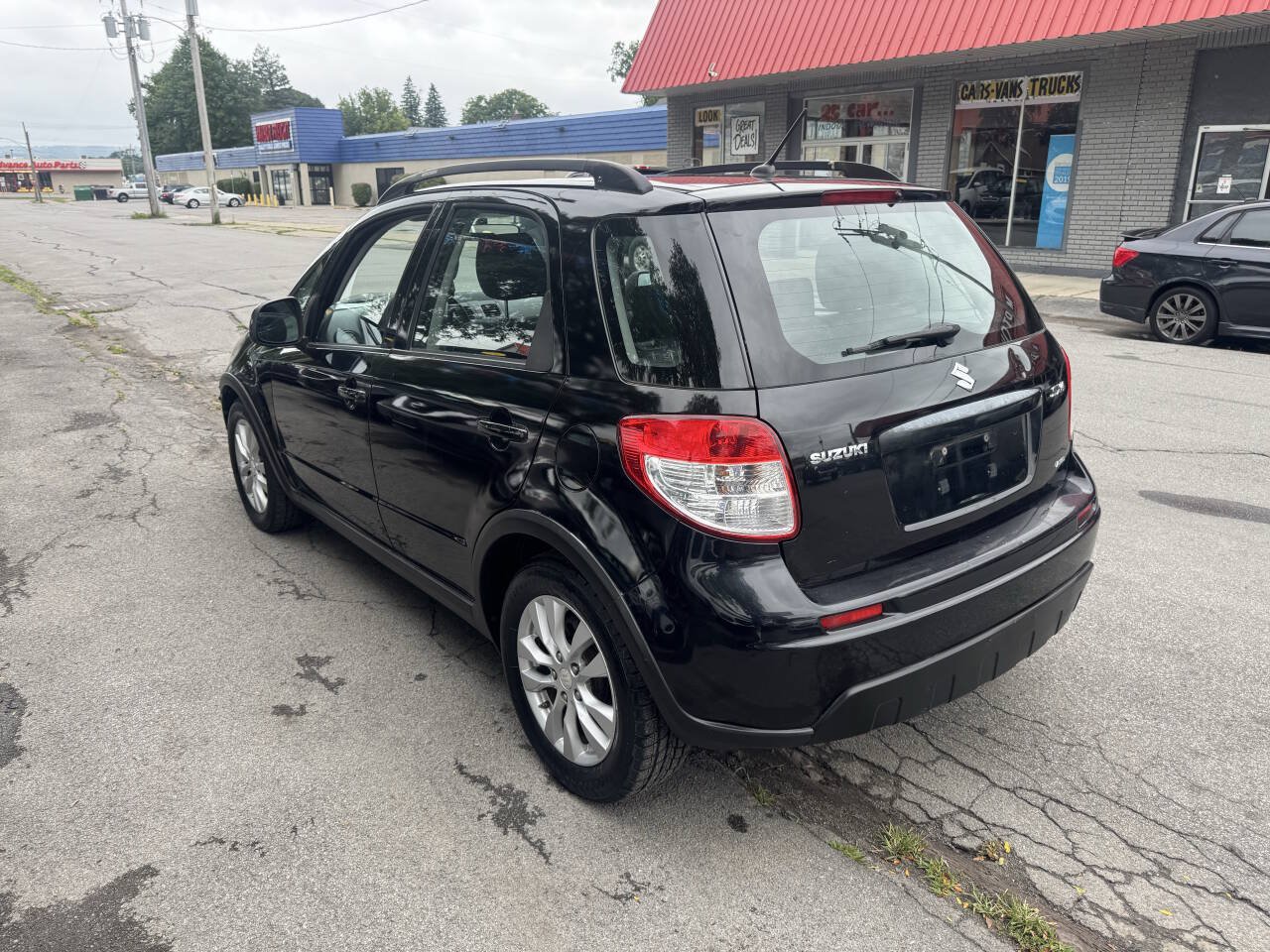 Used 2013 Suzuki SX4 AWD Hatchback image 4