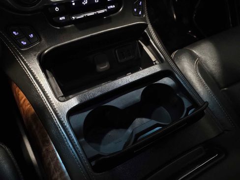 Used 2018 Chevrolet Suburban Premier image 34