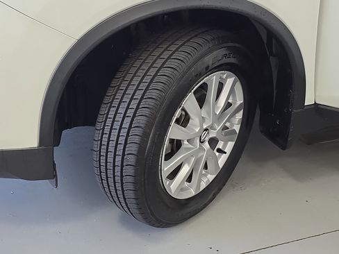 Used 2017 Nissan Rogue SV w/ SV Premium Package image 32