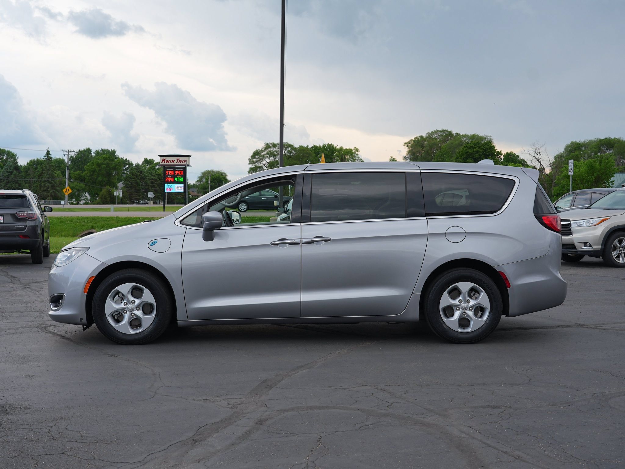 Used 2017 Chrysler Pacifica Touring Plus FWD image 7