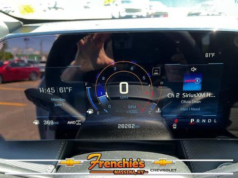 Used 2025 Chevrolet Equinox LT AWD/4WD image 14