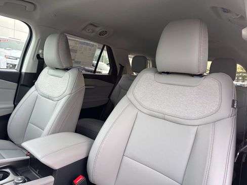 New 2026 Ford Explorer Active w/ Active Comfort Package image 13