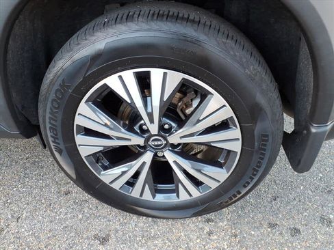 Certified 2022 Nissan Rogue SV image 7