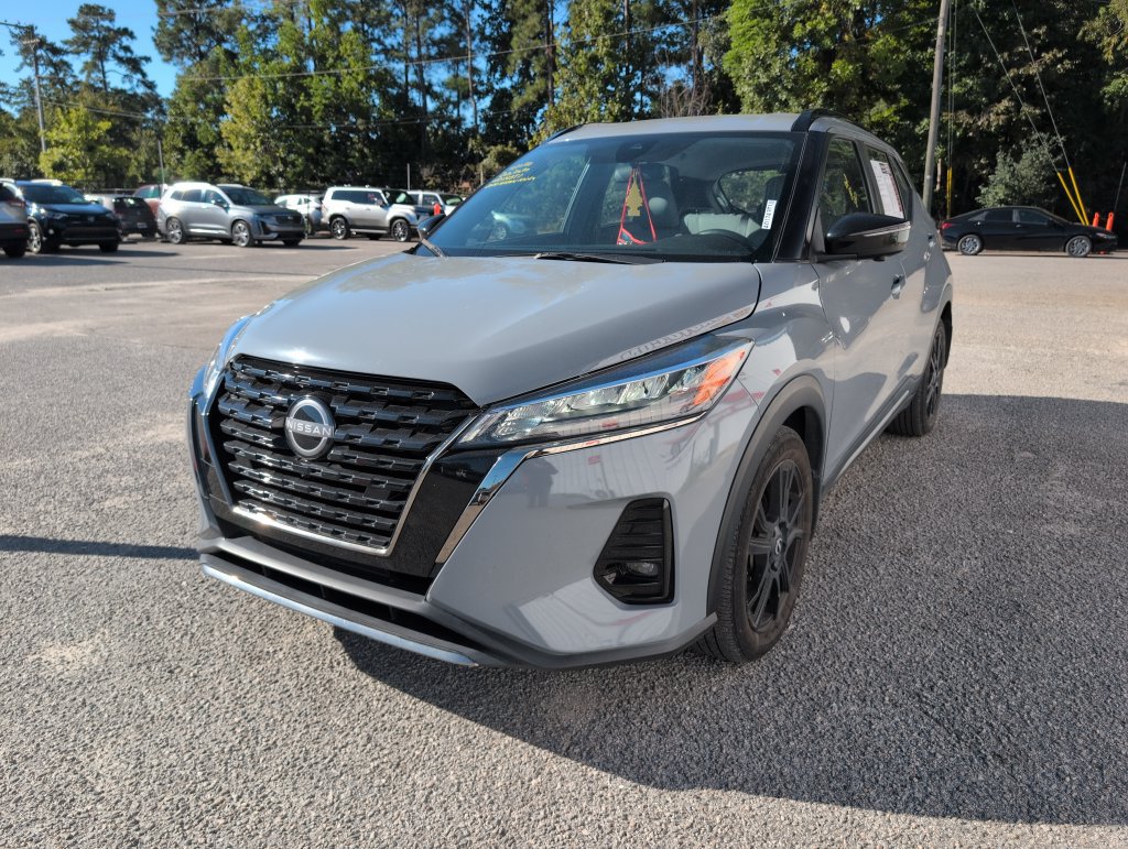 Used 2024 Nissan Kicks SR w/ SR Premium Package FWD image 4