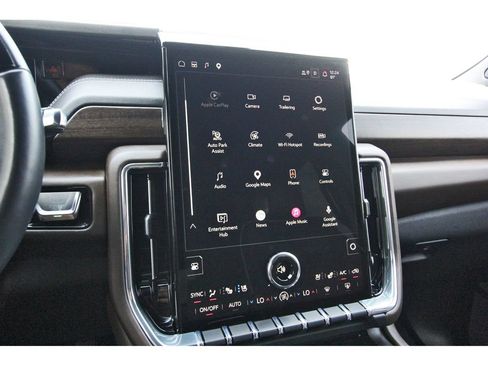 Used 2025 GMC Yukon Denali Ultimate AWD/4WD image 22