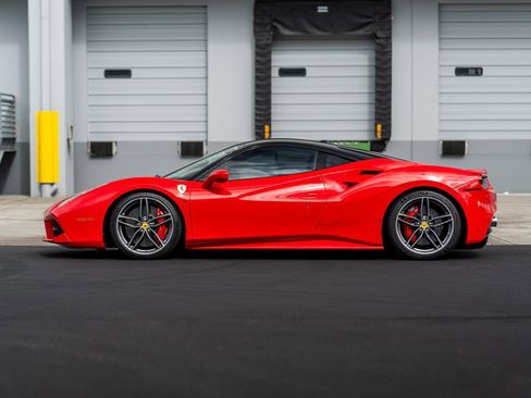 Used 2017 Ferrari 488 GTB image 9