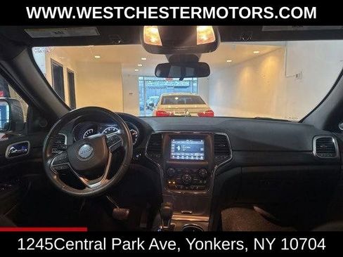 Used 2021 Jeep Grand Cherokee Laredo AWD/4WD image 21