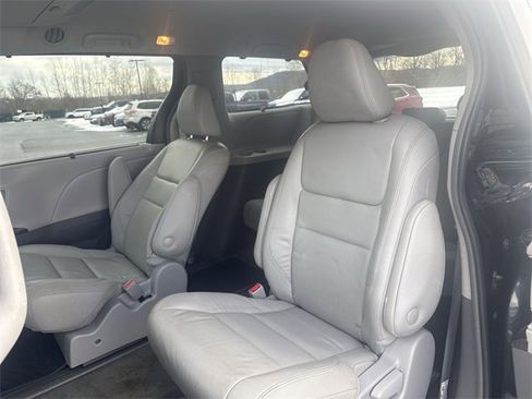 Used 2018 Toyota Sienna XLE Premium image 26