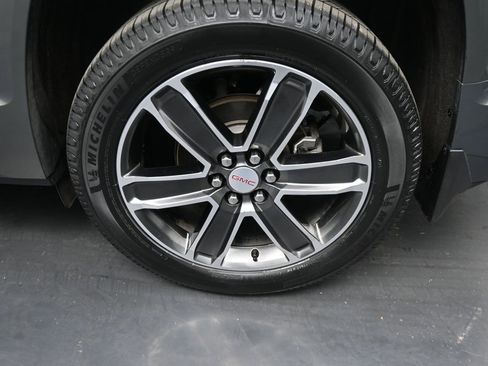 Used 2018 GMC Acadia Denali w/ Technology Package image 9