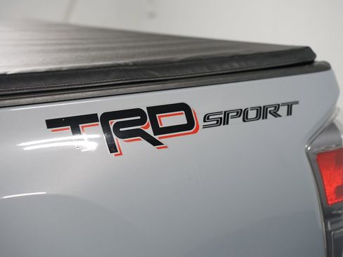 Used 2021 Toyota Tacoma TRD Sport image 11