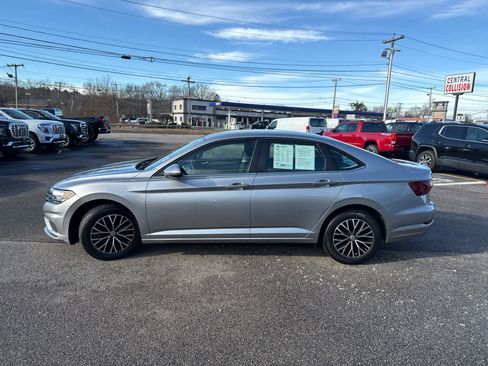 Used 2021 Volkswagen Jetta SE image 4
