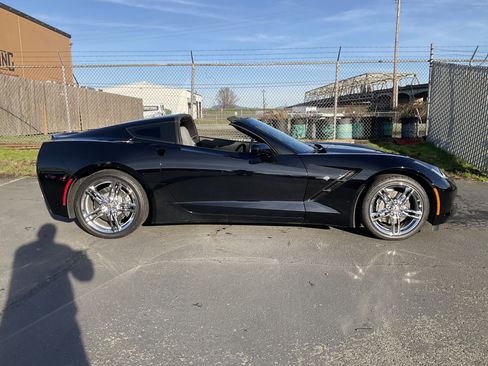 Used 2016 Chevrolet Corvette Stingray Coupe w/ 2LT Preferred Equipment Group RWD image 7
