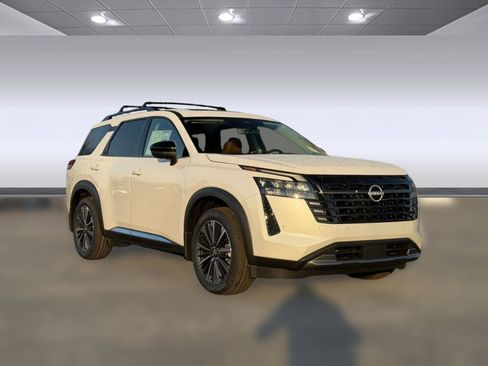 New 2026 Nissan Pathfinder Platinum w/ Cargo Package FWD image 7