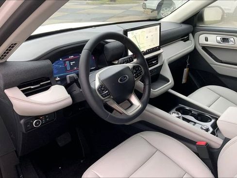 New 2026 Ford Explorer Active w/ Active Comfort Package image 6