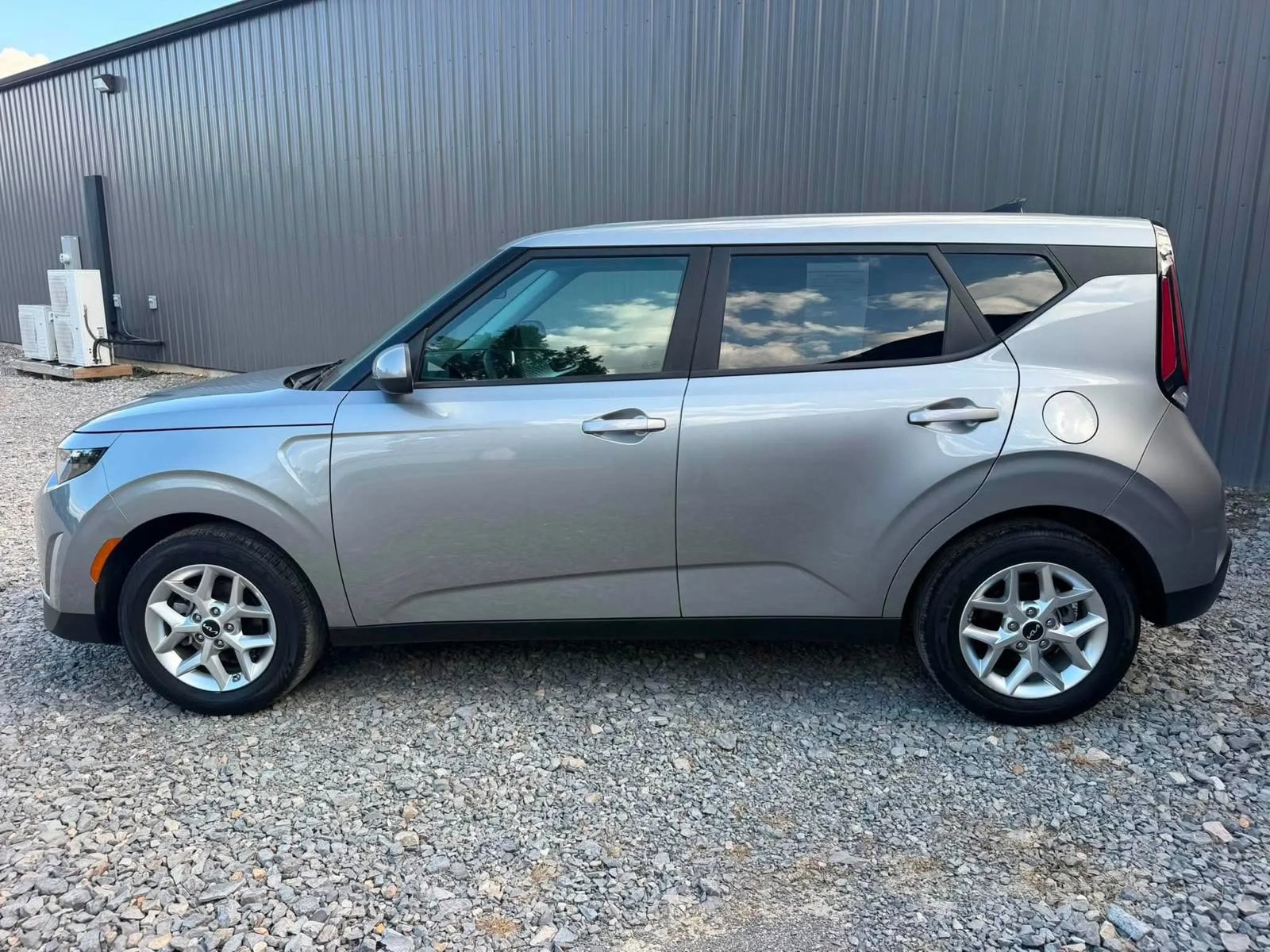 Used 2025 Kia Soul LX w/ LX Technology Package FWD image 8