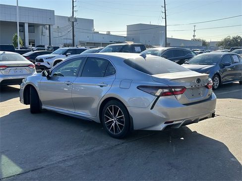Used 2022 Toyota Camry SE image 7