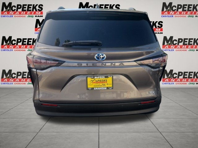 Used 2023 Toyota Sienna XLE FWD image 4