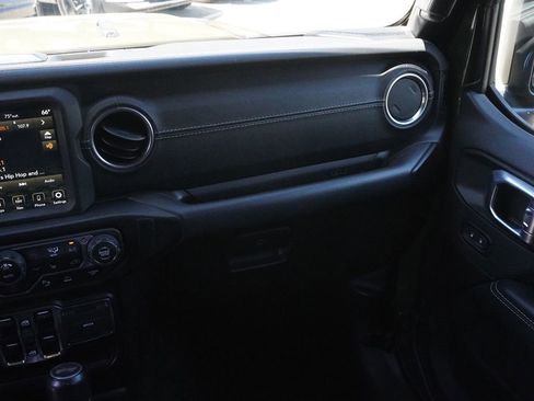 Used 2022 Jeep Wrangler Unlimited Sahara w/ Cold Weather Group AWD/4WD image 25