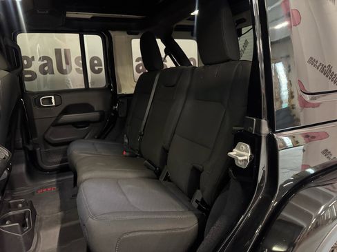 Used 2022 Jeep Wrangler Unlimited Sahara AWD/4WD image 20