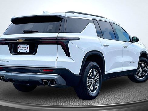 Used 2026 Chevrolet Traverse LT AWD/4WD image 2