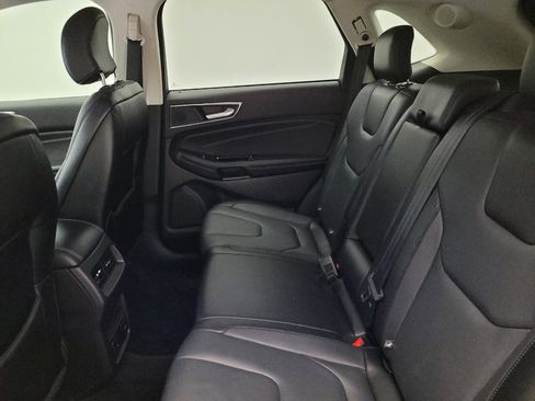 Used 2018 Ford Edge Titanium w/ Ford Safe & Smart Package image 18