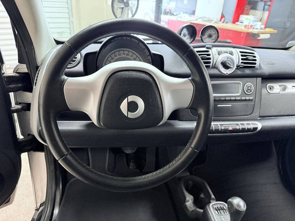 Used 2015 smart fortwo electric drive RWD image 16