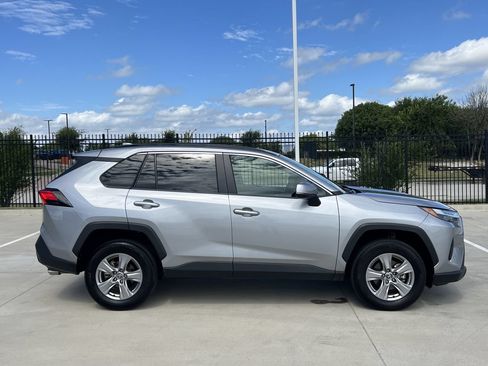 Used 2025 Toyota RAV4 XLE FWD image 3