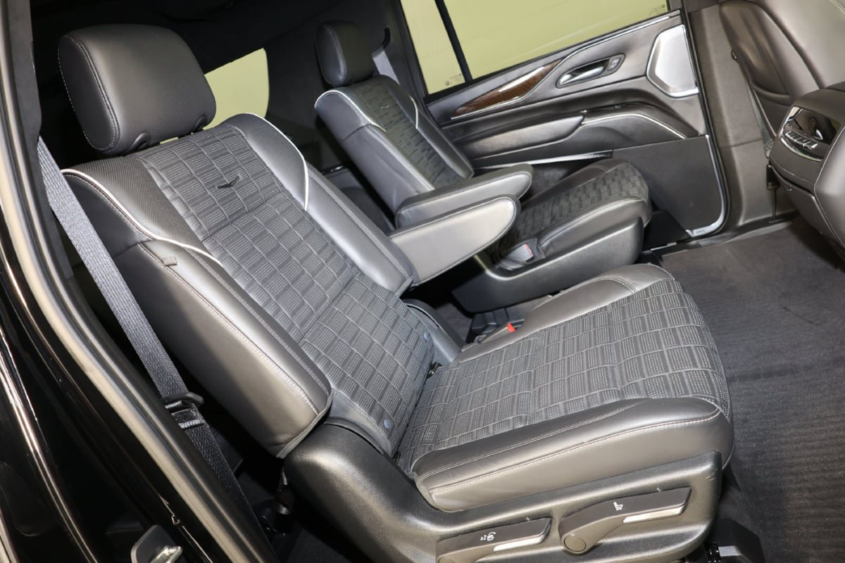 Used 2023 Cadillac Escalade ESV Sport Platinum w/ LPO, ONYX Package AWD/4WD image 43