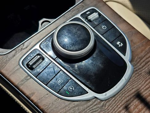 Used 2019 Mercedes-Benz GLC 300 4MATIC image 22