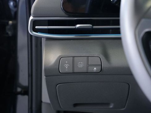 Used 2025 Hyundai Elantra SEL image 21