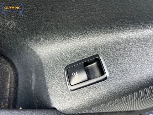 Used 2019 Mercedes-Benz CLA 250 w/ Premium Package image 35